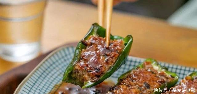  『辣椒』包饺子剩下的肉馅这么做，鲜香下饭超好吃，一上桌就抢光，不够吃！