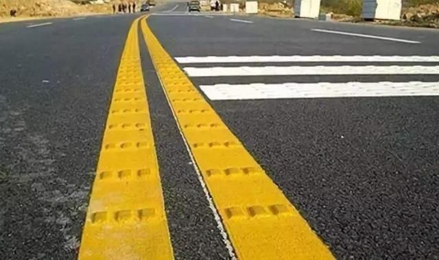  斑马线@在道路上不认识这5种“道路标线”，别说自己是老司机
