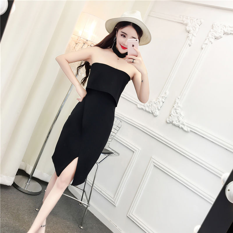 现在的女人果然胆大，吊带都不穿了，穿个抹胸裙直接出门，太性感