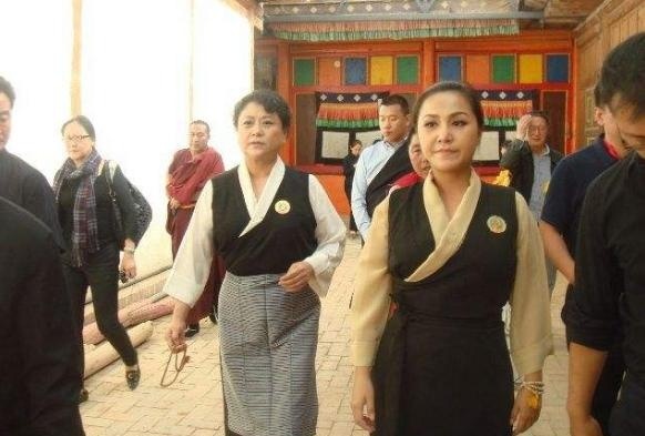 她誉为“东方之花”,老公是西藏活佛,生下女儿成唯一公主！