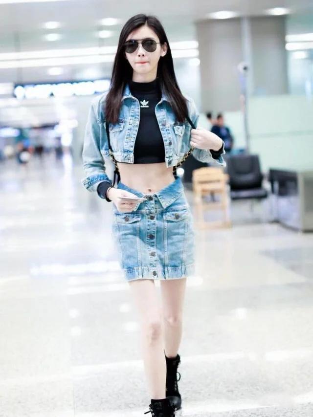 『过时』牛仔破洞裤已过时，超模奚梦瑶搭配的“破洞运动裤”，显瘦又时髦