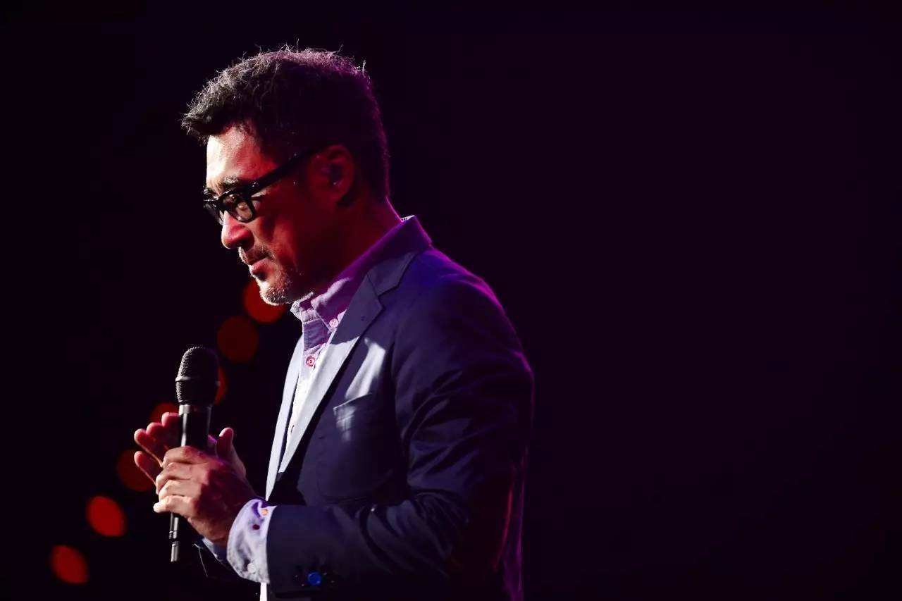 『妻子』61岁李宗盛聊与林忆莲离婚细节，称有缘无分，现任妻子比他小27岁