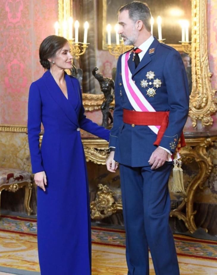 西班牙王后穿蓝色礼服太时髦!极简风十分高