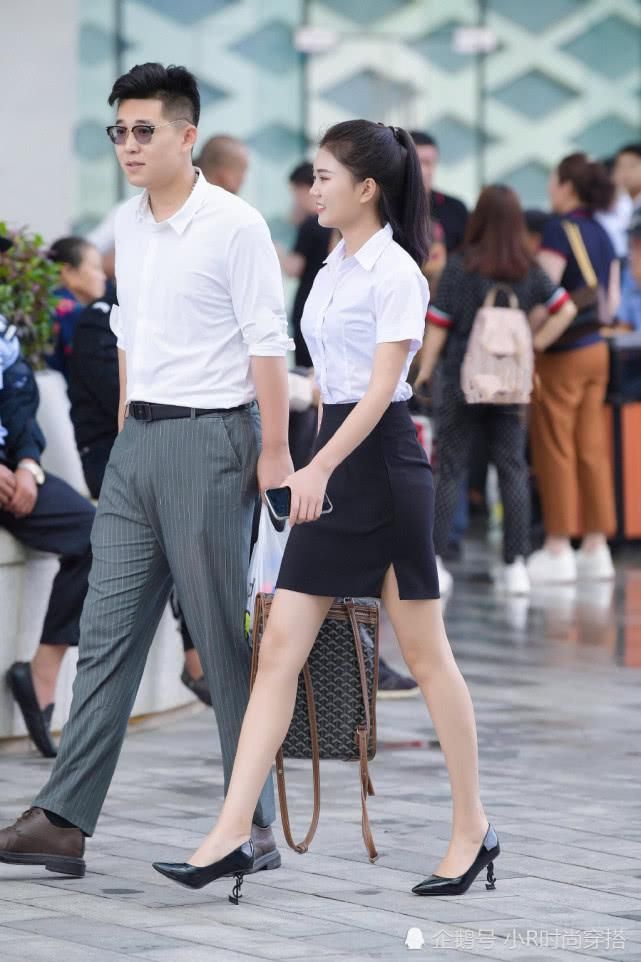 装准：职场穿搭也要清爽靓丽，选择简约短裙装准没错，耐看又显气质