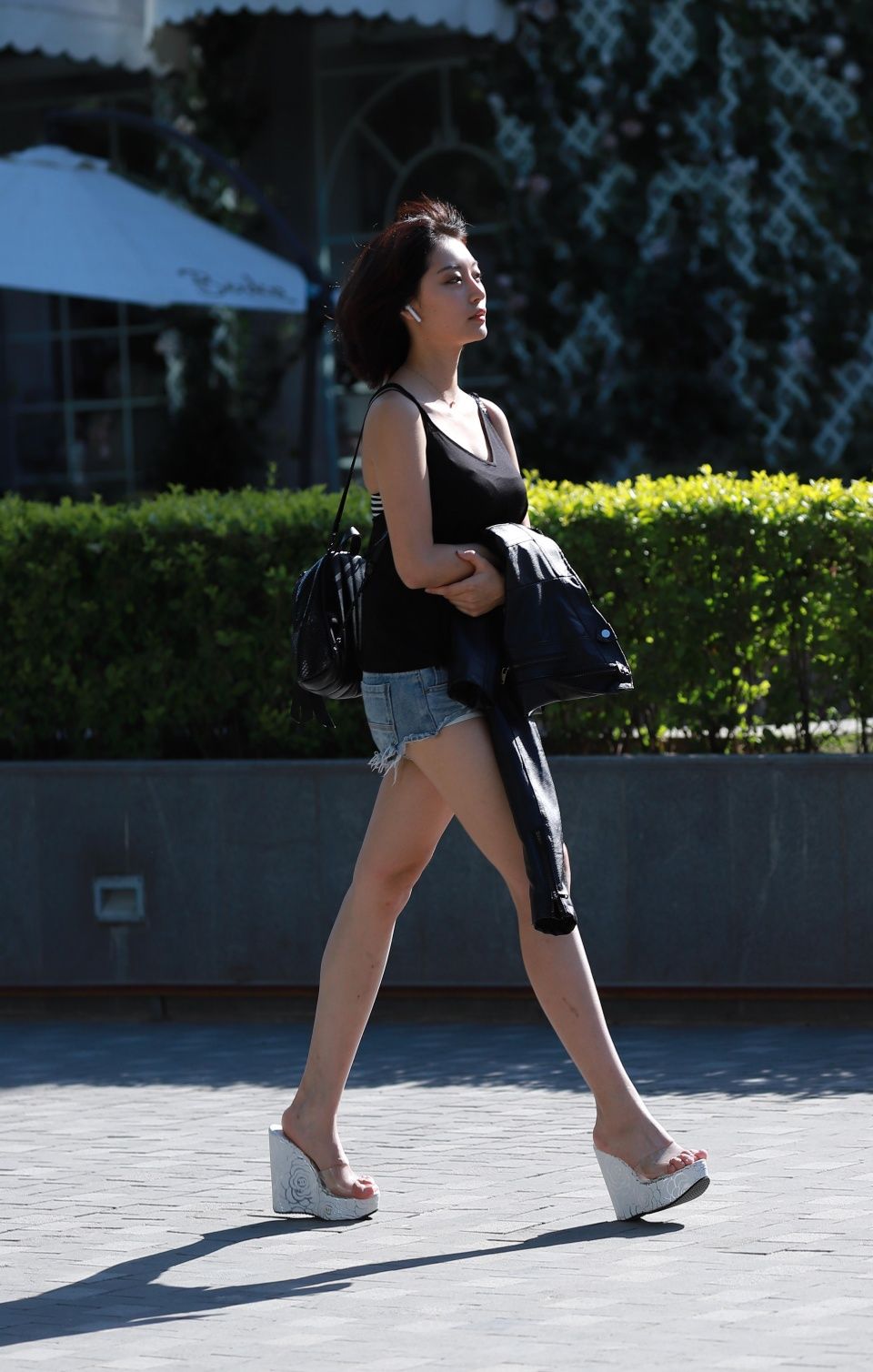 街拍，走在时尚的大街上，街头到处都是会穿搭的小仙女!