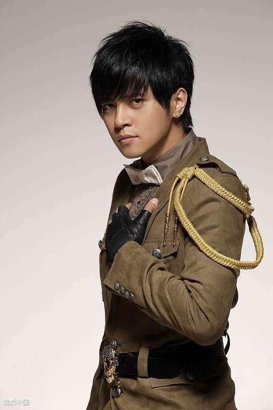 罗志祥流泪发抖被质疑吸毒,本尊空降粉丝群亲自辟谣!