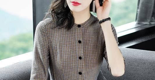 有一种高贵叫:“大牌”秋裙，45岁的老婆穿上身，洋气太显嫩