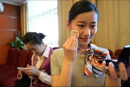 为什么空姐都穿裙子而不穿长裤, 说出来你可能不敢相信