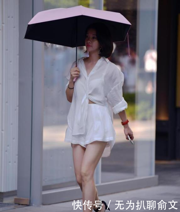  『奇怪』街拍穿搭：这世界真的好奇怪，我爱的对我不爱，爱我的我不爱！