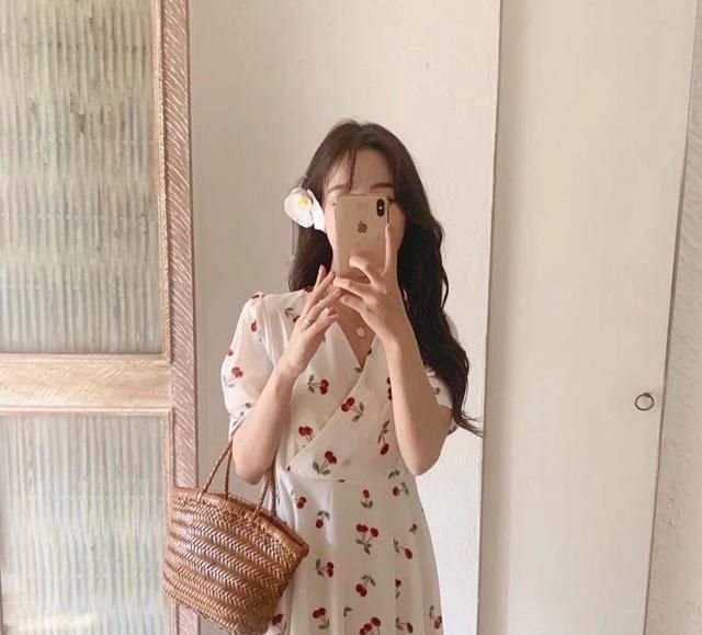  碎花@今年夏天穿又纯又欲的连衣裙,气质又好看
