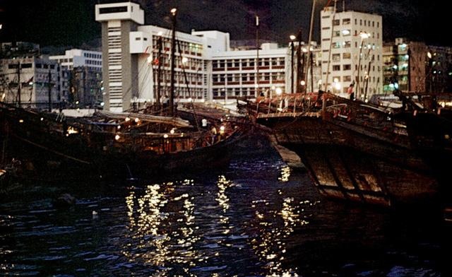 1972年的香港老照片：现代化建筑随处可见，图9是当时的贫民区