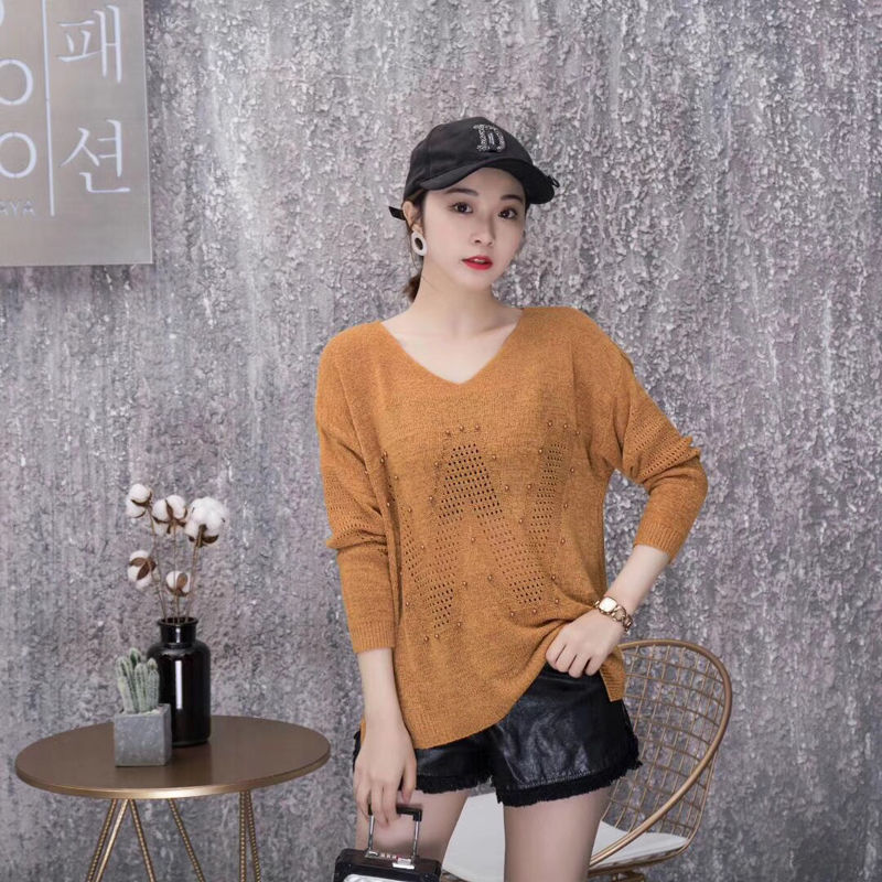 太美了!难怪妈妈不穿旗袍了!穿针织衫+黑裤子，年轻貌美特吸睛