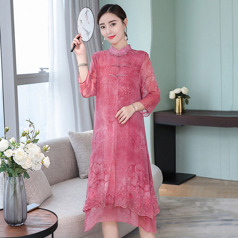 有一种美叫“旗袍”，立秋已到，42岁老婆穿旗袍，简直美若天仙