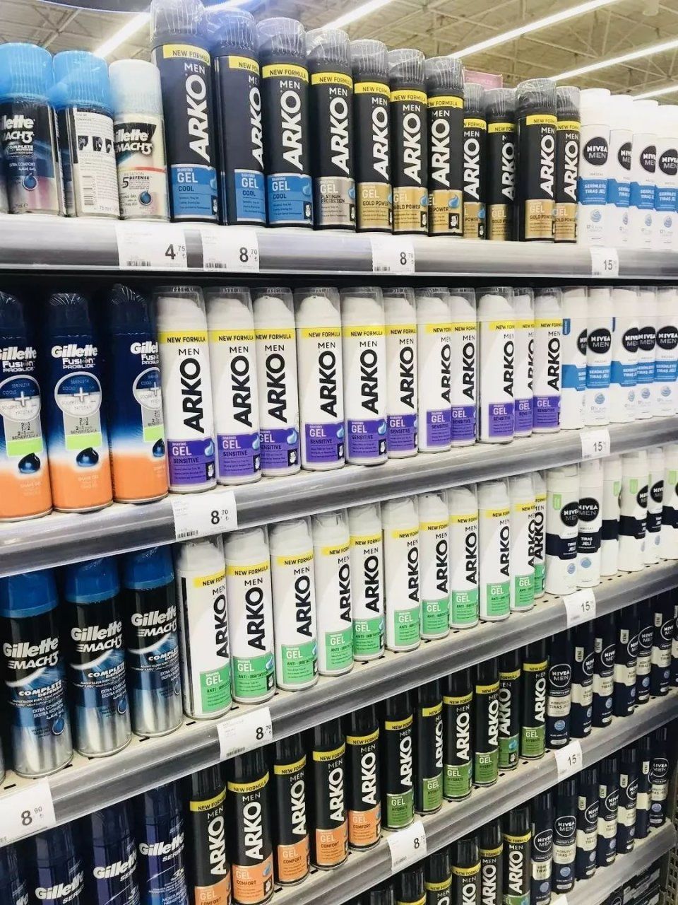 当身体乳喷遍全身，婴儿般的水润肌肤迅速封锁~