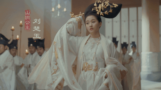 我摸清了关晓彤的套路，现在想去推倒鹿晗