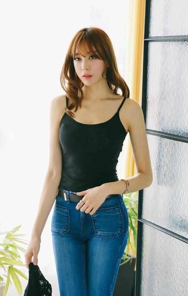 女人想穿出职场魅力，紧身裤能修饰出你完美的腿型