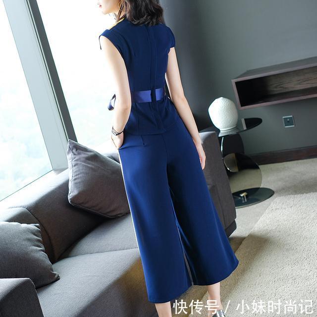  【女性】身为职场女性，在衣品上穿法要带点灵动性，比如穿套装就很精神