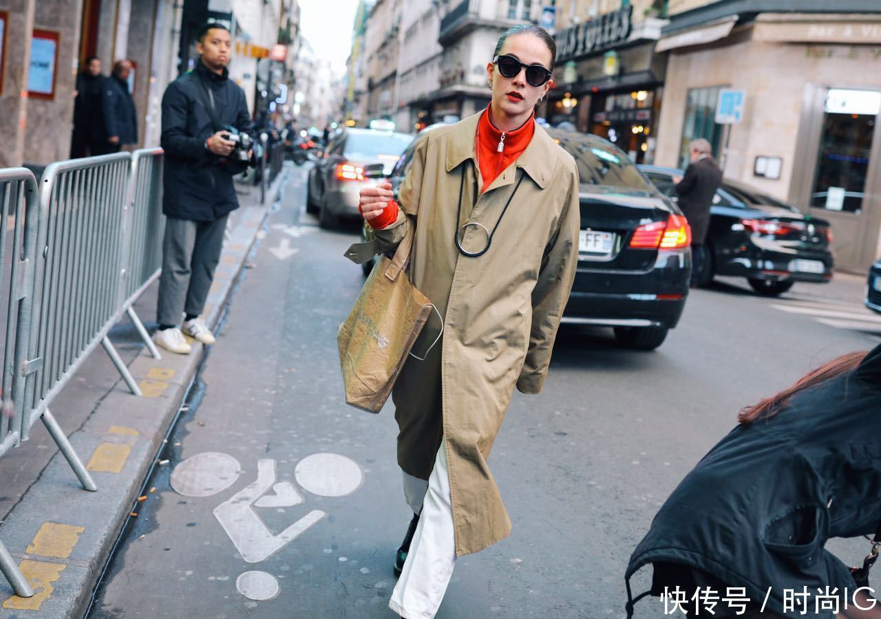【时尚达人们】摆脱老气的印象,春天最适合穿的风衣,一点小改变就会时髦百倍!