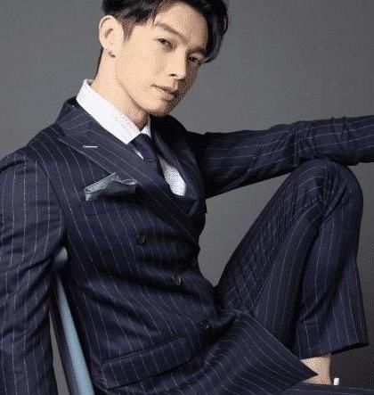  『高调』辰亦儒夫妇首次高调秀爱，相互恋爱十年，网友：果然不一般