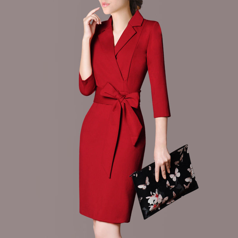 有一种美叫:“包臀裙”,70后女人搭高跟鞋穿,遮肉显瘦超美嫩