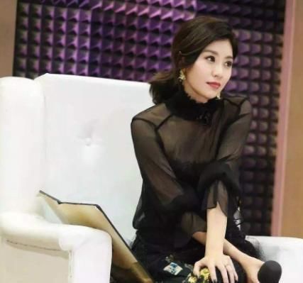  『闺蜜』遭前夫家暴出轨，闺蜜又挖墙脚，如今二婚女星中我看她最幸福