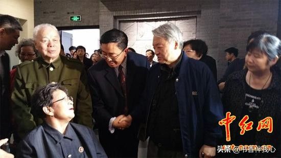 珍贵老照片，李敏、李讷、毛远新、毛新宇等毛家后人纪念毛泽民