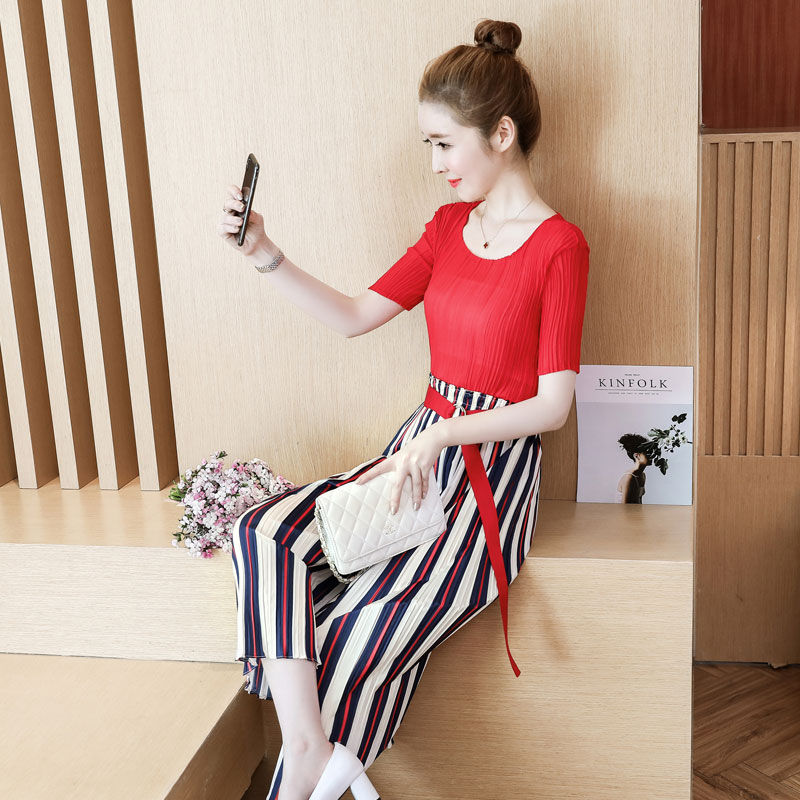 难怪媳妇蕾丝裙都丢了，新买的名媛套装，高挑舒适，怎么看怎么美