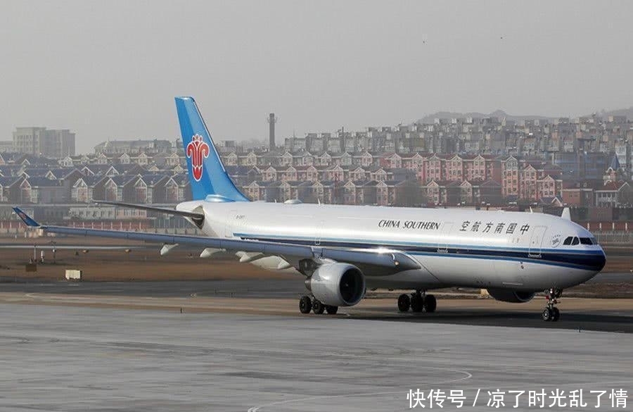  经济■全球最大海上机场将在中国落成, 不建在港珠澳, 却建在新