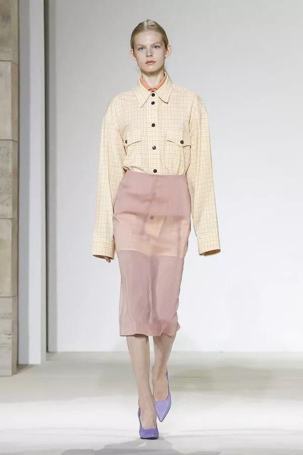 金秘书:铅笔裙怎么穿得高级又好看?教科书级别的穿法在这里!