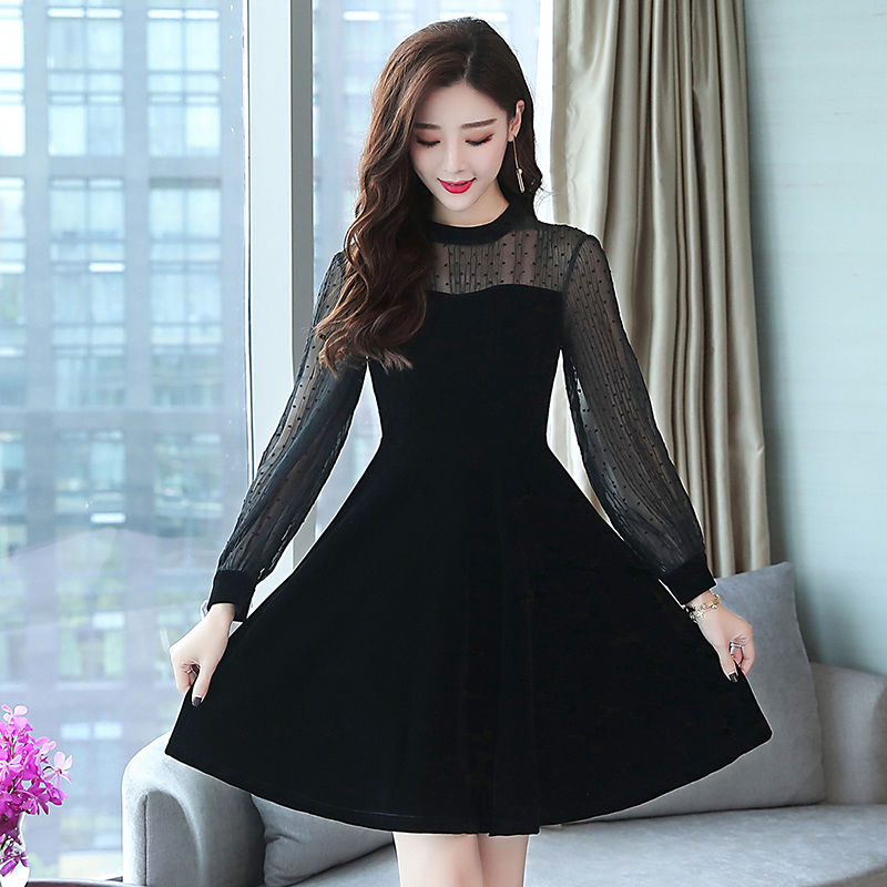 上海姐姐真大胆!镂空蕾丝直接穿出门，街上男人见了都脸红