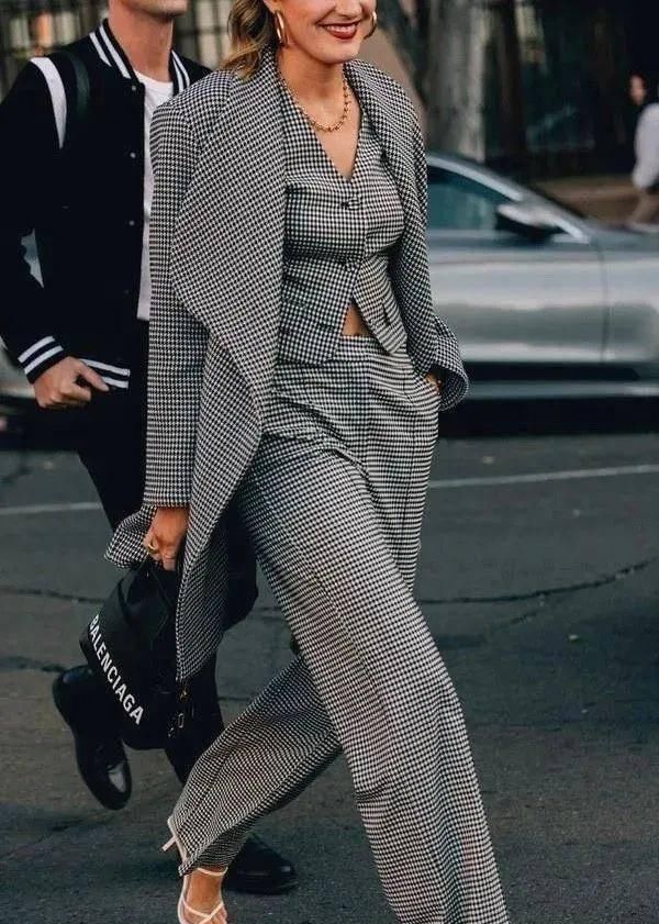  『女性』时尚潮流范 | 开工沒有人鱼线？来个背心盖盖自身的小肚腩吧