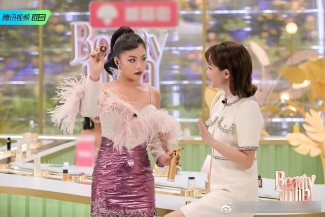  『家里』有些人表面说不爱美，却在家里偷偷“抄作业”