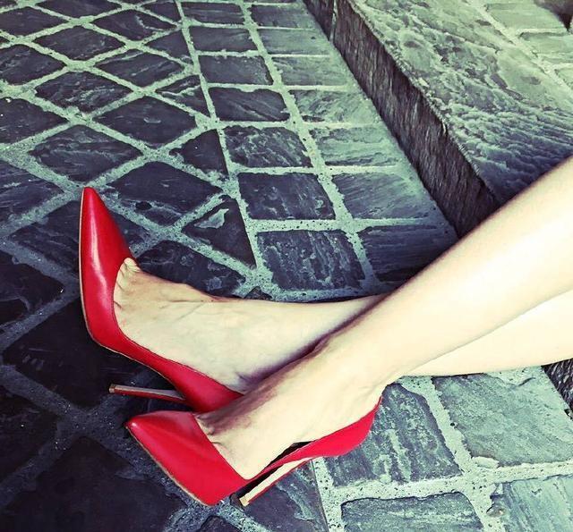 舒适百搭的尖头细跟，潮流与时尚感并存，让你女人味十足！