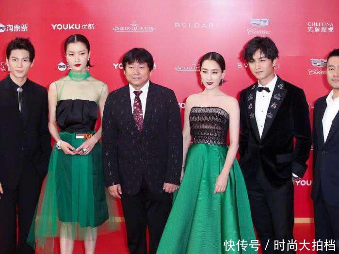 杜鹃太平撑不住衣服，马苏环胸超自信，网友：情义千斤，不敌胸前