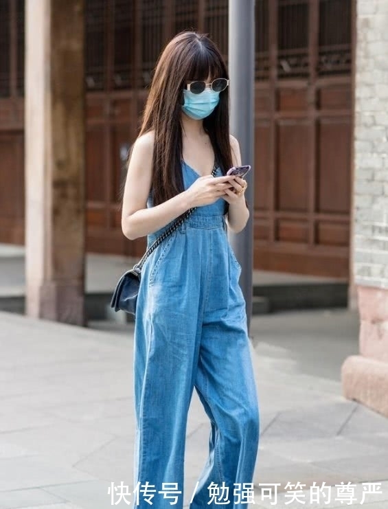  破洞设计|时髦又百搭的牛仔裤，不仅耐穿还不会过时，是时尚达人必备之物