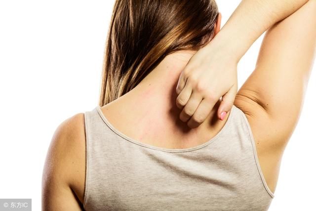 百万螨虫在后背“为非作歹”有4个表现，别太晚知道，教你3招灭螨