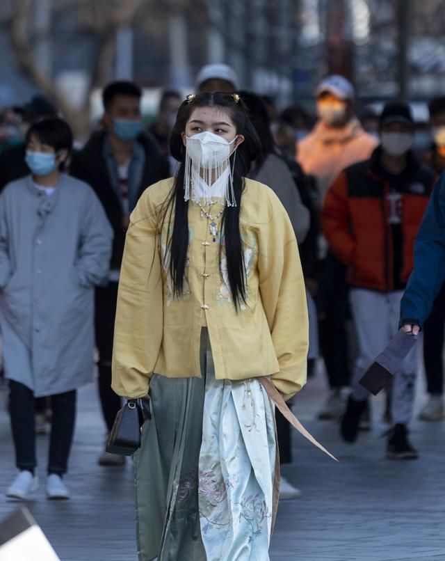  『服装』小姐姐的换装秀,你最喜欢她穿哪套服装呢?