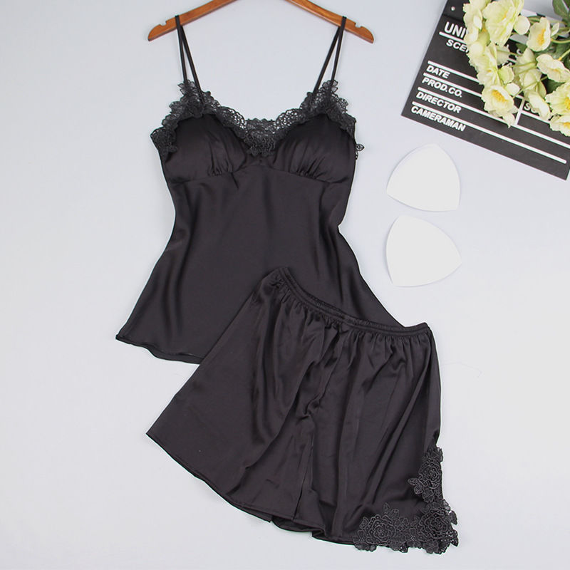 不爱穿睡衣的老婆有福了!三伏天穿冰丝睡衣，让你嫩回18年前