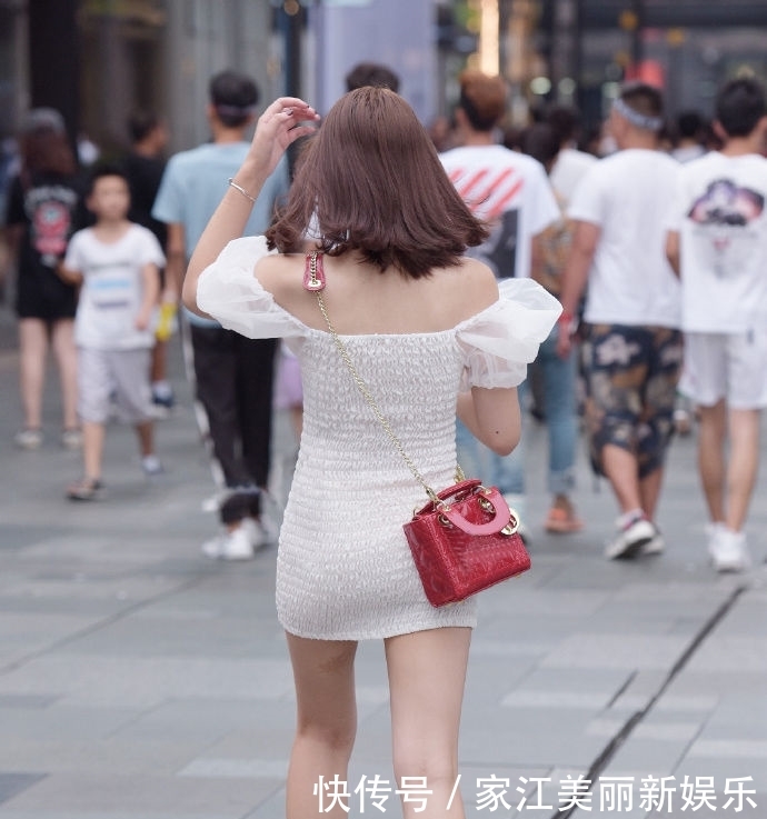  [让自己]轻柔靓丽的短裙穿搭,让你穿出品味,展现出优雅自信的美