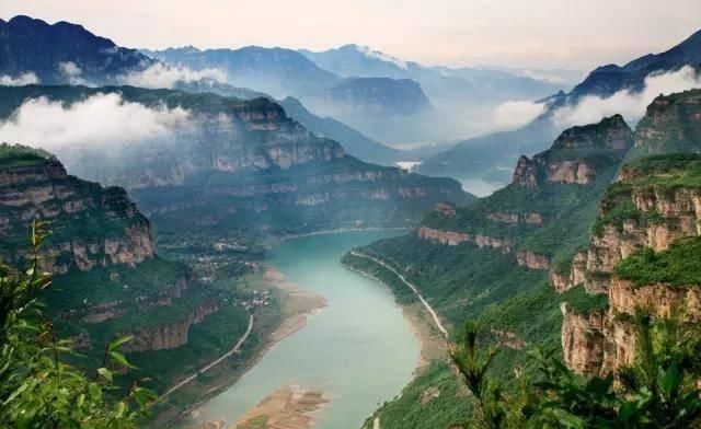 点缀在太行之间的神奇建筑，大块岩石当房顶，已沿用上百年