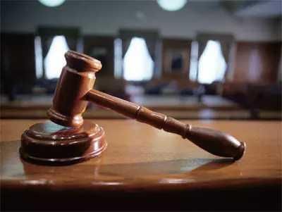 请不要为“高铁座霸”洗白！律师：行为不违法，女乘客太较真！