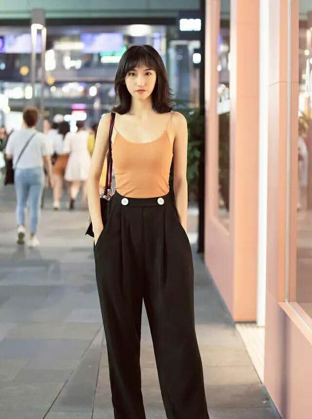  女人■不要被少女感“绑架”，30岁+的女人大胆的穿，越“撩人”越美丽