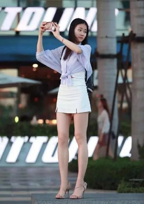 气质娇羞姐姐爱上自怕，颜值好就算了还有大长腿就麻烦了