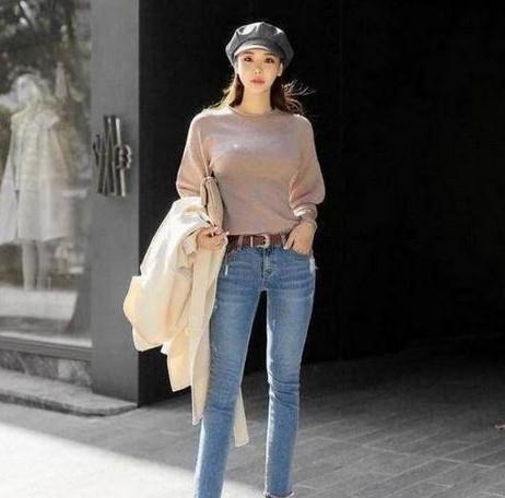 牛仔裤的穿搭,让美女的好身材,此时完美展现!