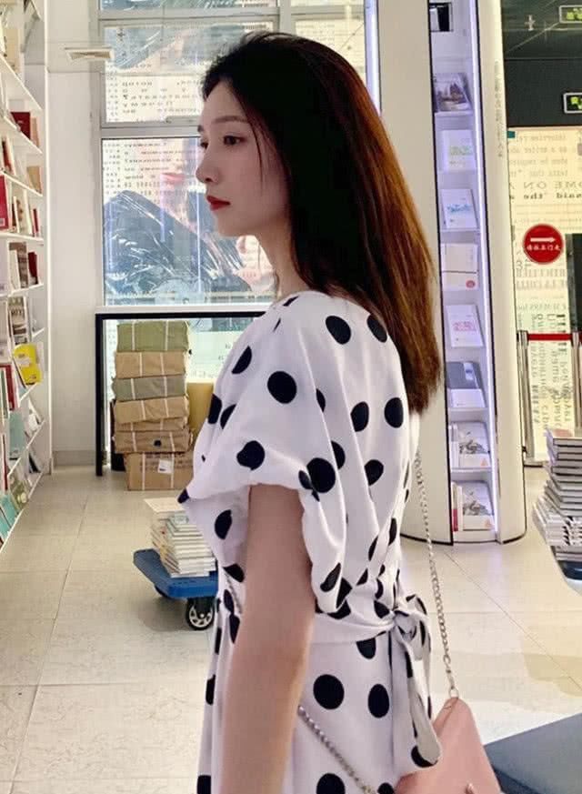 「 看起来」裁成2cm的后跟，再也不怕摔倒了！，江疏影嫌鞋子的后跟太高