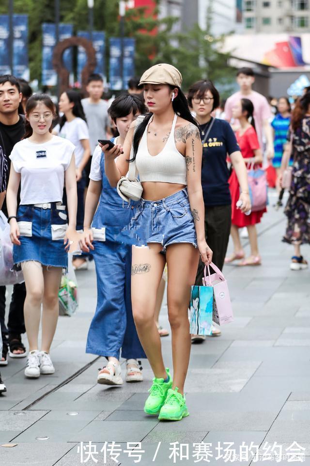  [小姐姐]优雅不过极简美，这些三色心机搭配攻略，时髦精们早知道