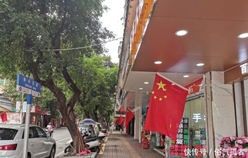 国旗漫卷，初心永恒，白云献礼新中国70华诞！