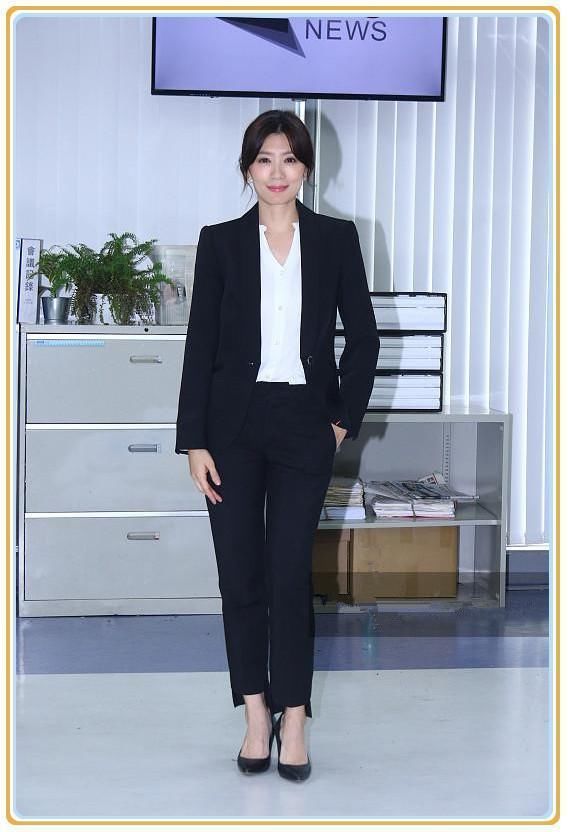 本以为马伊琍穿西装帅炸了，但看到贾静雯这效果，我顿时沉默了！