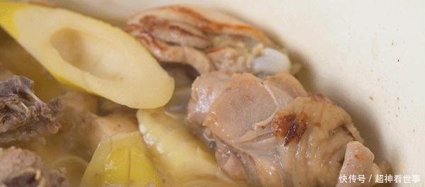 「我家」春天我家从不错过它,随手焖出一锅鲜,汤汁都舔干!