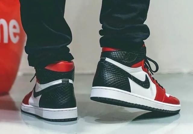  【還是】“一飞冲天”，還是走红丝绸的旧路？AJ1 “ SATIN SNAKE”明确开售